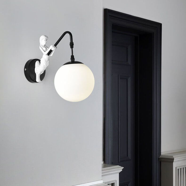 Moderne wandlamp met glazen kap