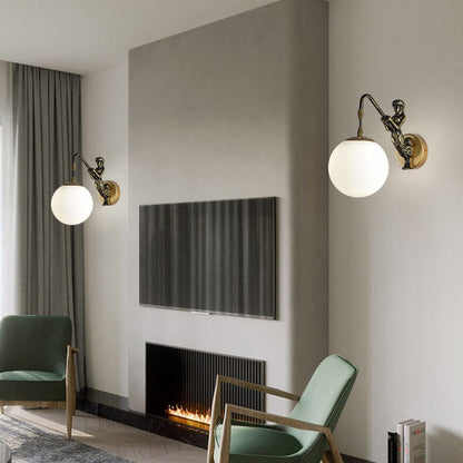 Moderne wandlamp met glazen kap