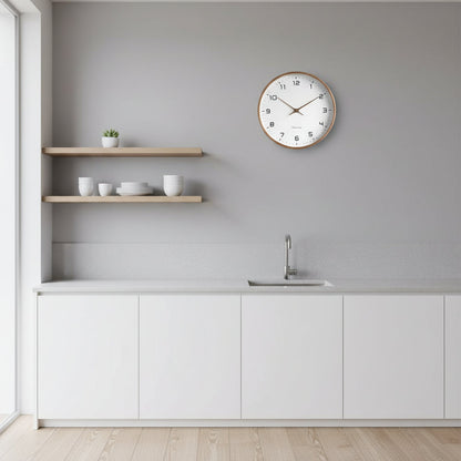 Scandinavische houten wandklok