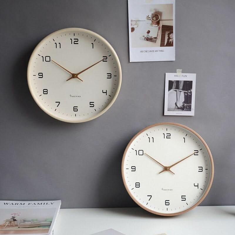 Scandinavische houten wandklok