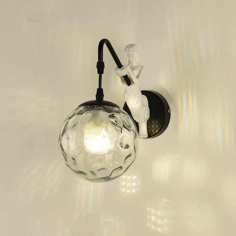 Moderne wandlamp met glazen kap