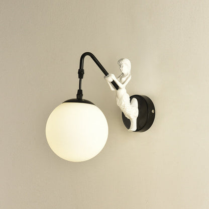 Moderne wandlamp met glazen kap