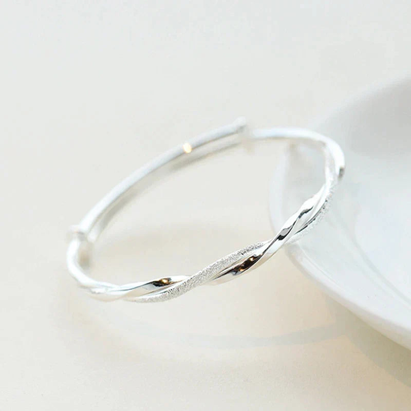 Carrie gedraaide zilveren armband
