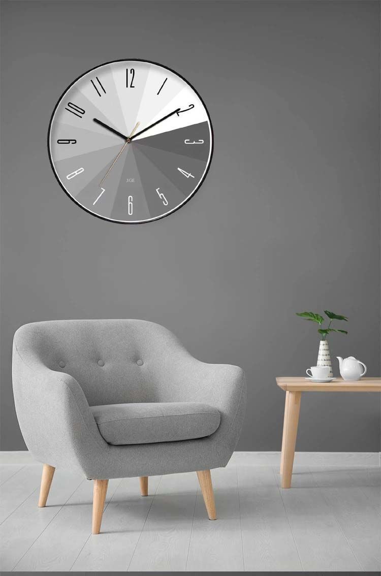 Moderne wandklok met stil kwartsuurwerk