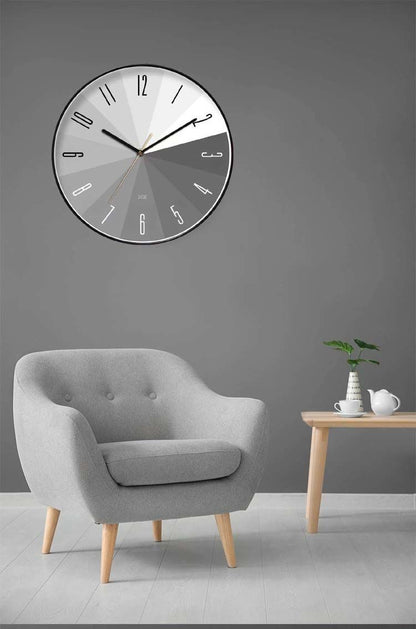 Moderne wandklok met stil kwartsuurwerk