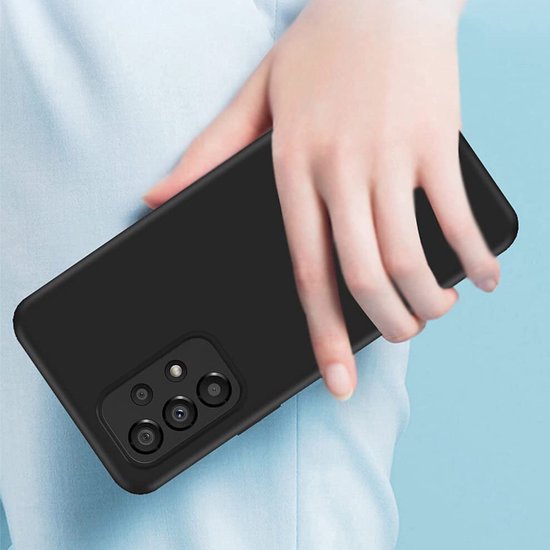 Hoesje en Screenprotector Combi Geschikt Voor Samsung Galaxy A33 - Zwarte Siliconen Hoesje + 2x Screenprotector
