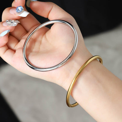Minimalistische hoogglanzende ronde armband