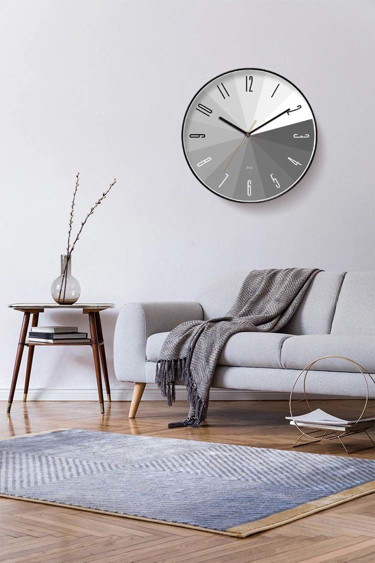 Moderne wandklok met stil kwartsuurwerk