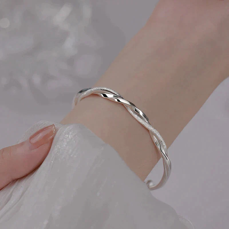 Carrie gedraaide zilveren armband