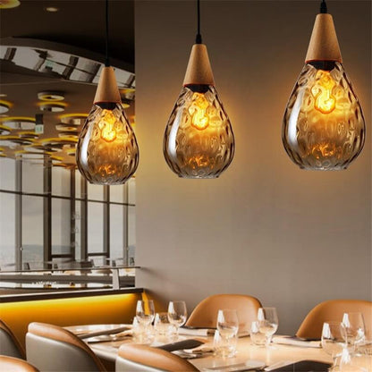Moderne glazen hanglamp met houten accent