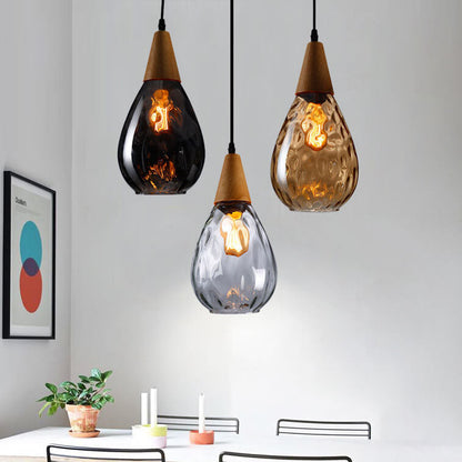 Moderne glazen hanglamp met houten accent