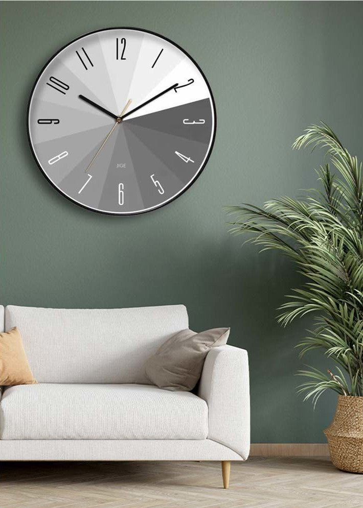 Moderne wandklok met stil kwartsuurwerk