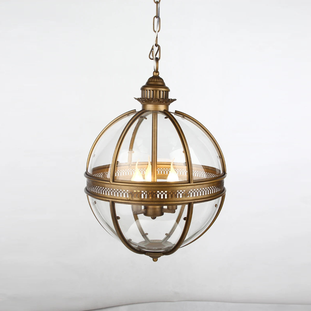 Glazen hanglamp met metalen behuizing