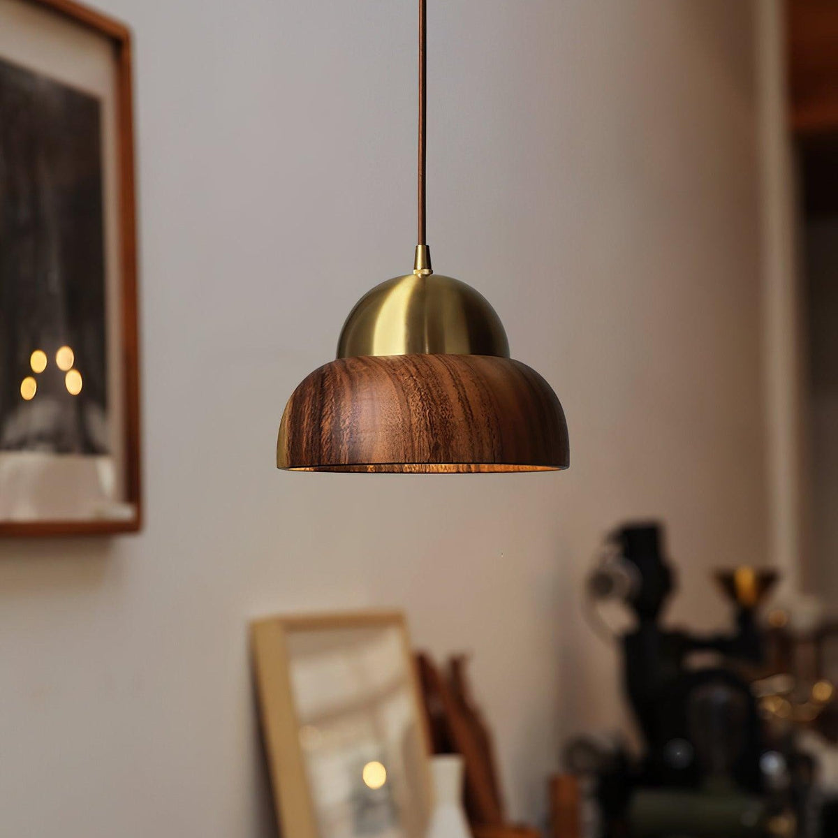Houten Japandi hanglamp met messing accenten