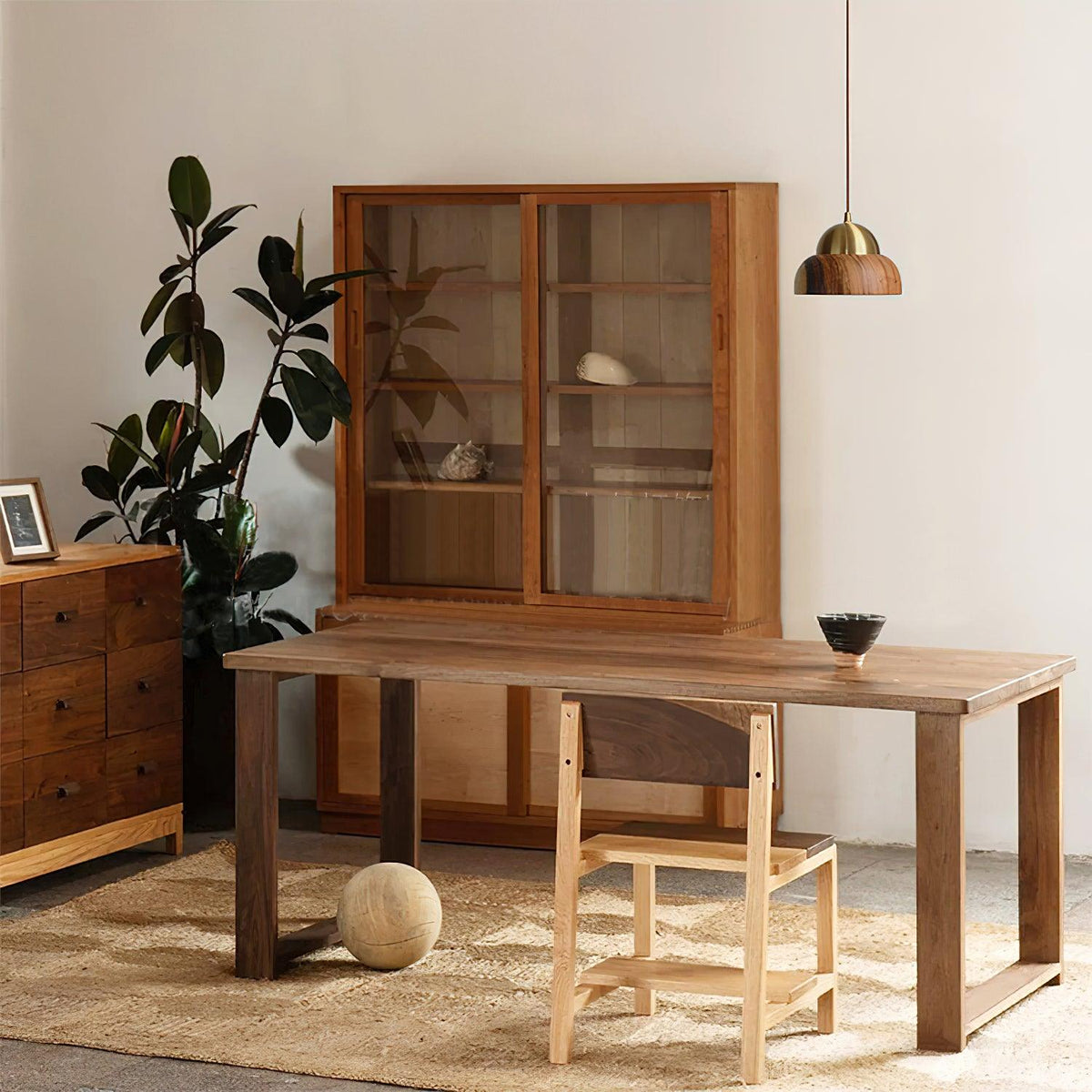 Houten Japandi hanglamp met messing accenten