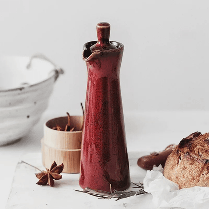 Keramische olie- en azijnfles met run-glaze afwerking