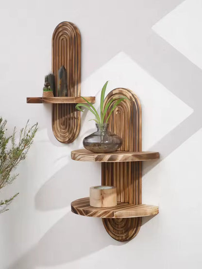 Houten Wandplank Met Geribbelde Boogplaat