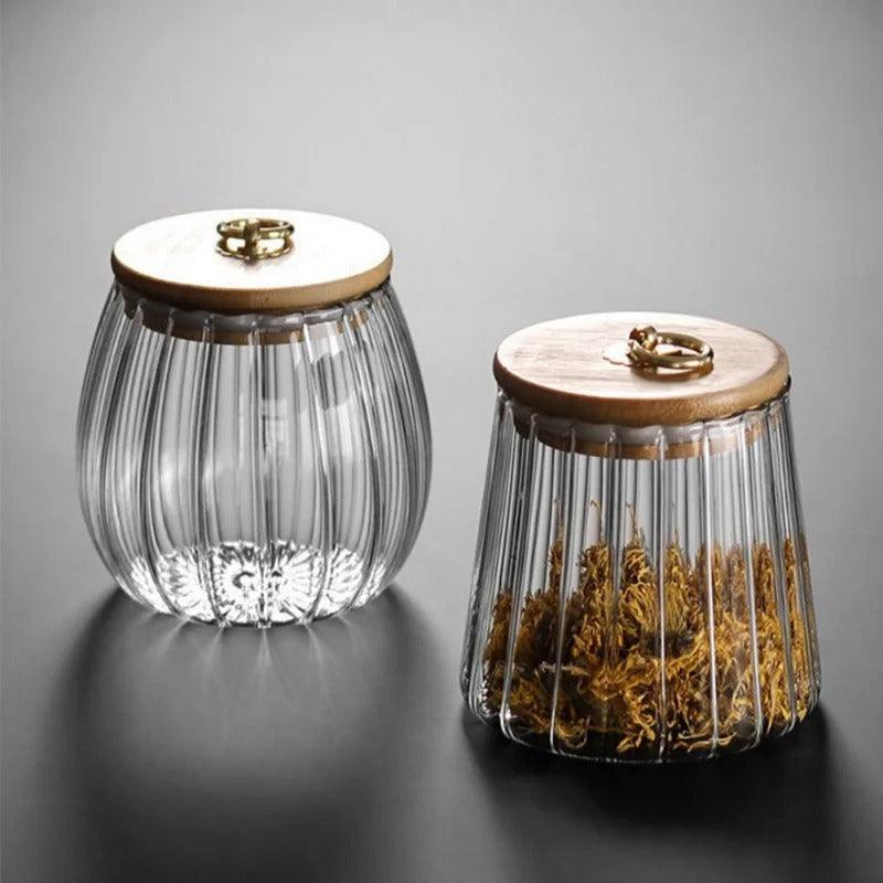 Glazen opbergpot met houten deksel