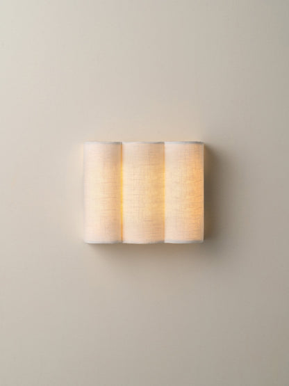 Folia gecanneleerde linnen wandlamp