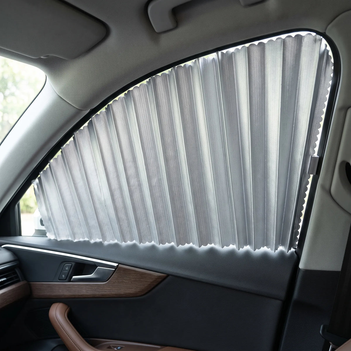 Geplooide auto zonneschermen voor zijruiten