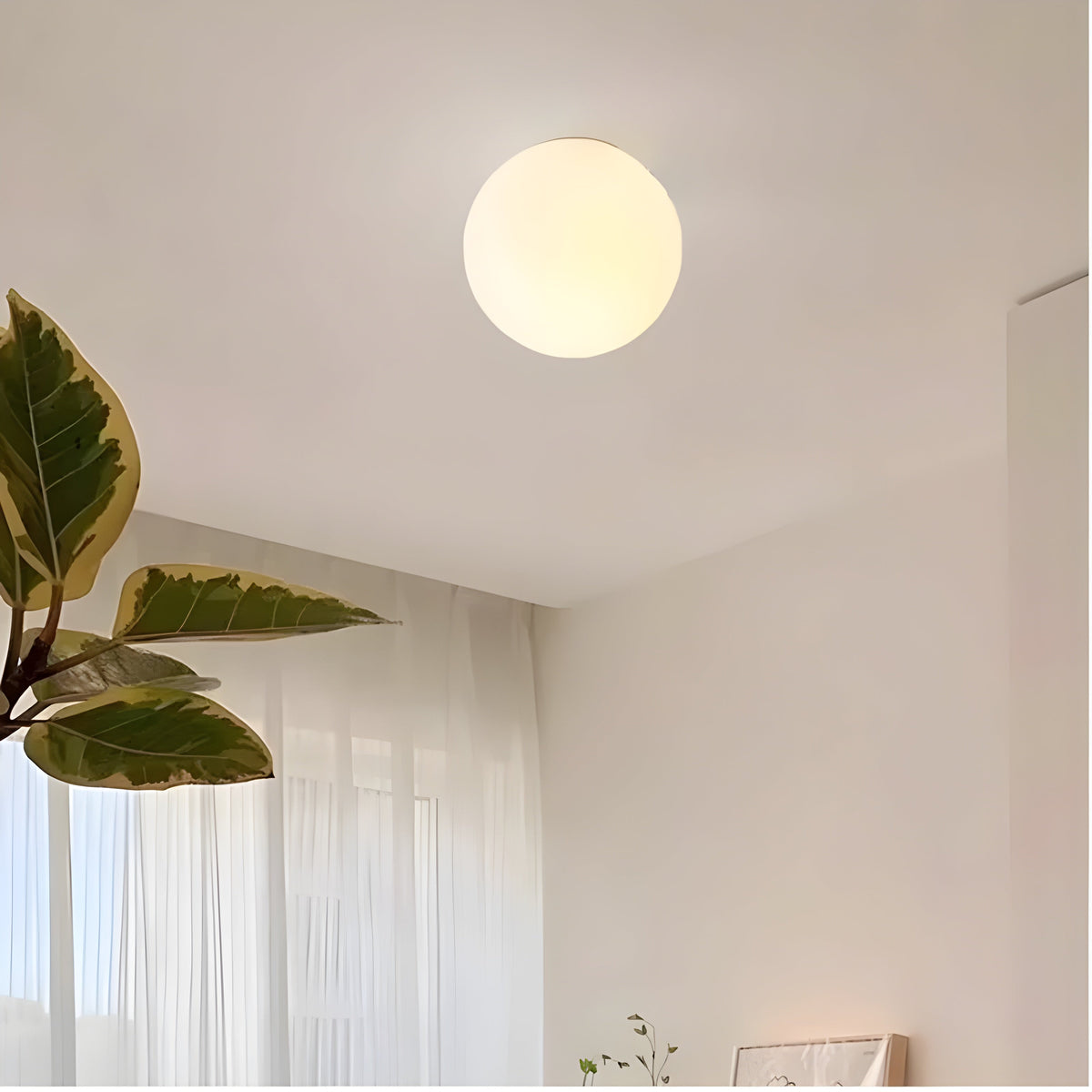 Odior wandlamp met matglazen bol