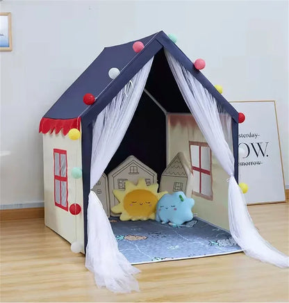 Huisvormige kinderspeeltent met gordijnen