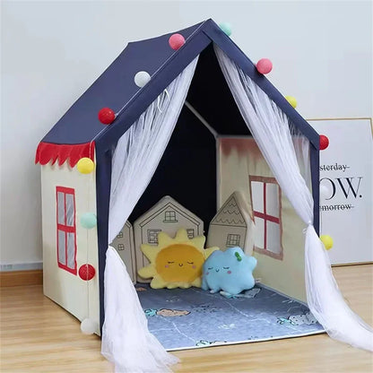 Huisvormige kinderspeeltent met gordijnen