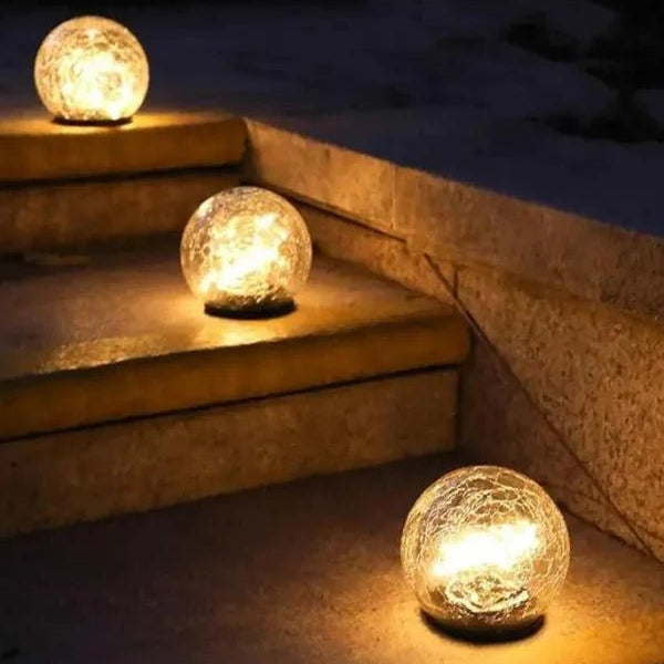 Ixie Orb solar tuinlamp met gebarsten glas