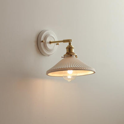 Keramische wandlamp met messing afwerking