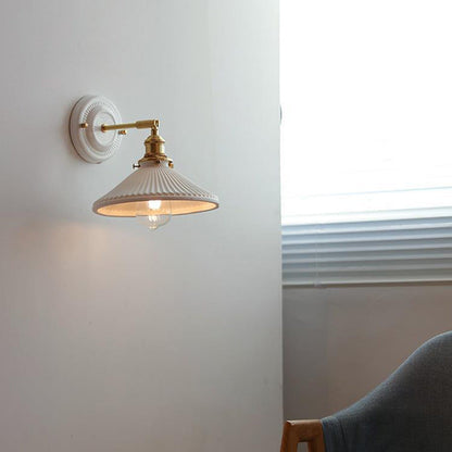 Keramische wandlamp met messing afwerking