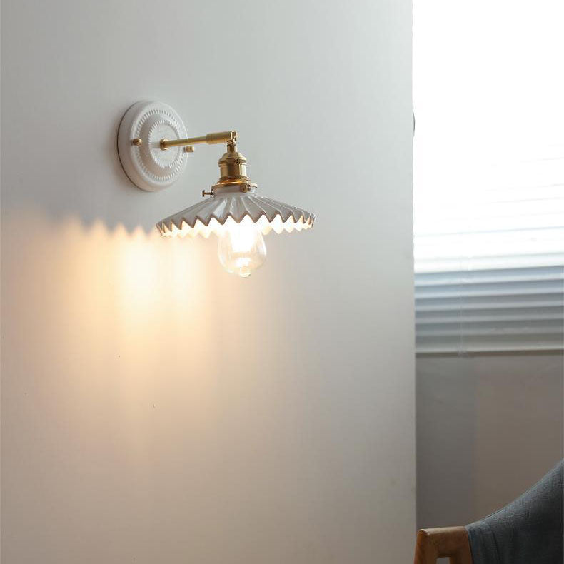 Keramische wandlamp met messing afwerking
