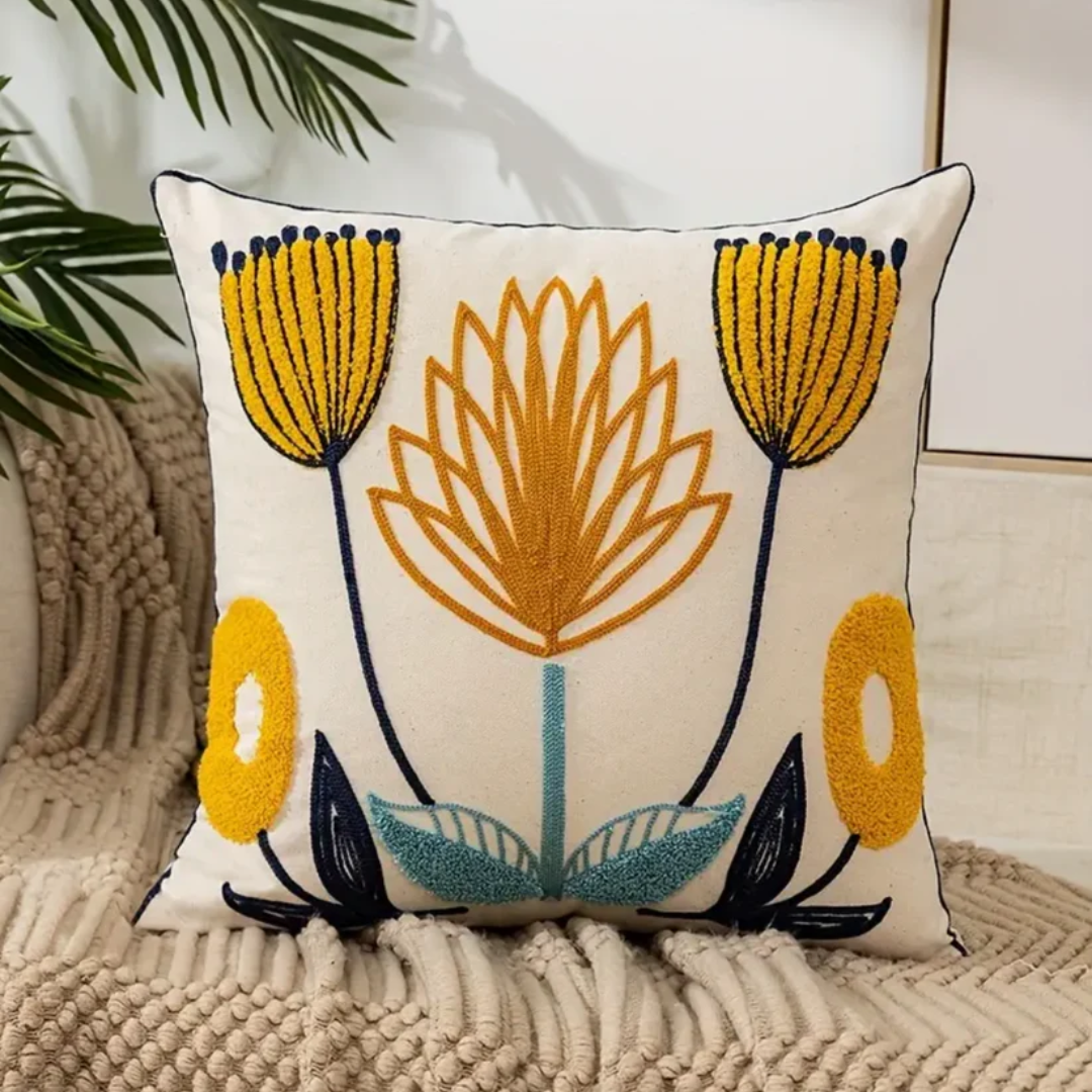 Navando geborduurd bloemenkussen