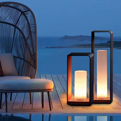 Minimalistisch LED buitenlamp met acryl kap