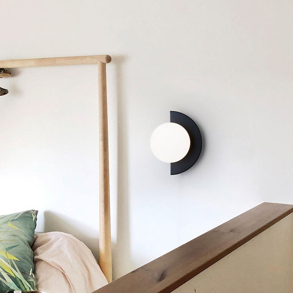 Glazen bolvormige moderne wandlamp