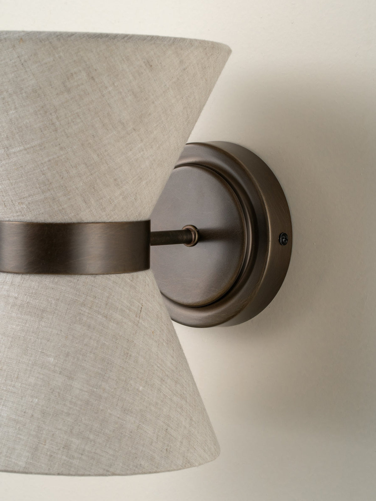 Linnen Wandlamp met Bronzen Armatuur