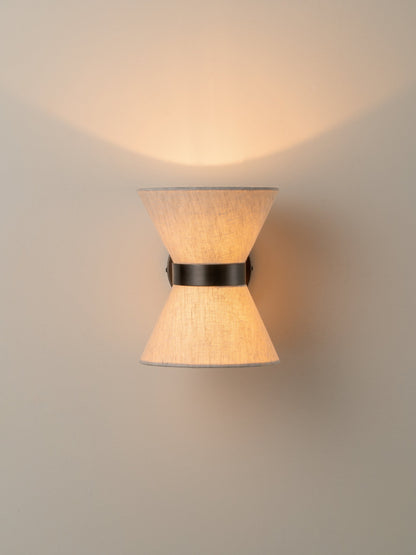 Linnen Wandlamp met Bronzen Armatuur