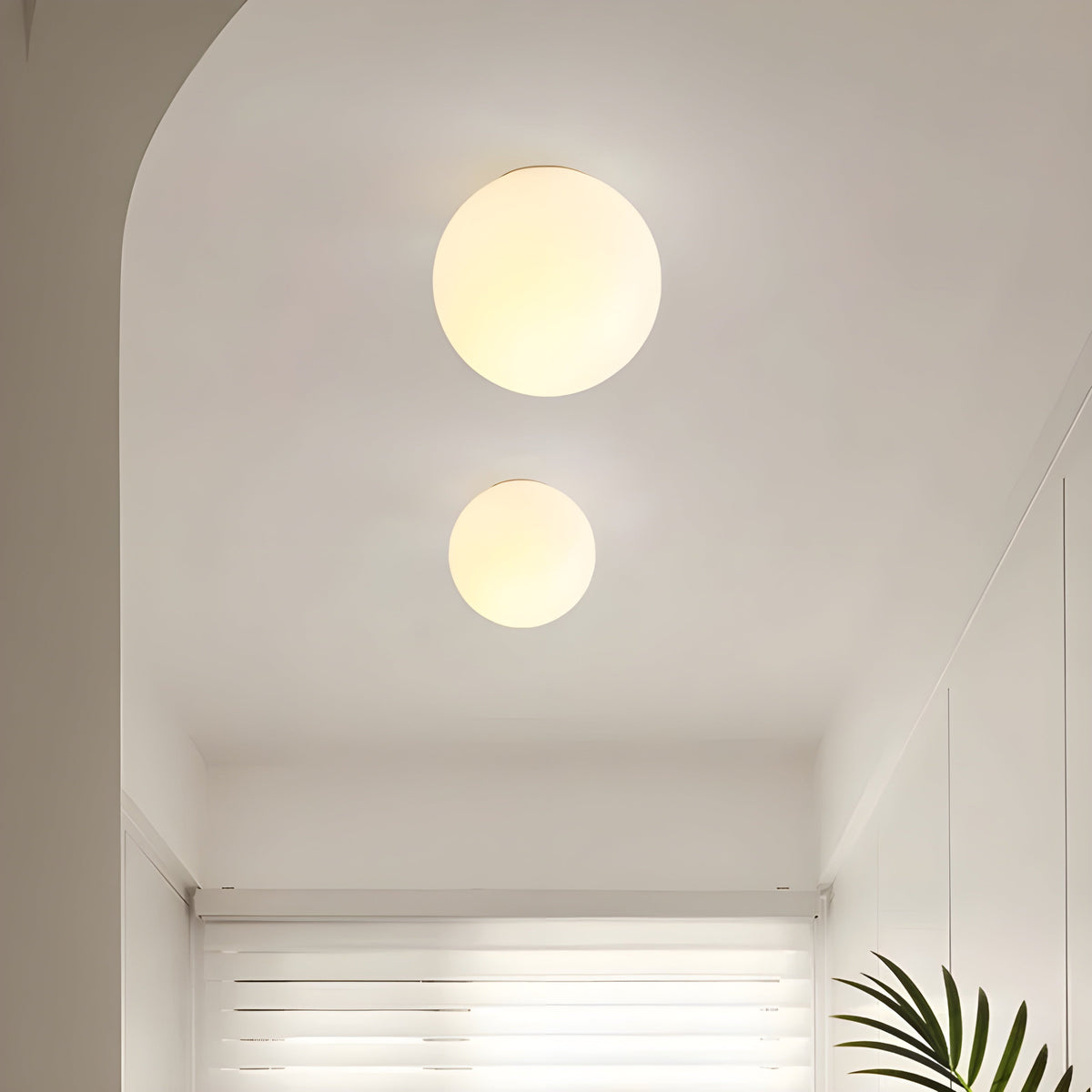 Odior wandlamp met matglazen bol