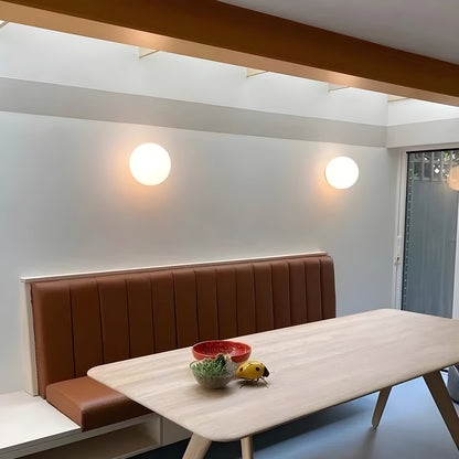 Odior wandlamp met matglazen bol