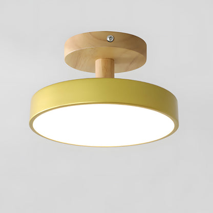 Scandinavische plafondlamp met houten basis