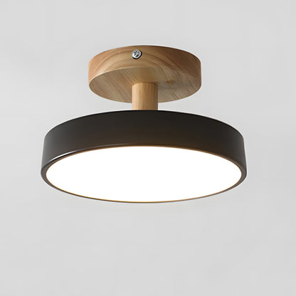 Scandinavische plafondlamp met houten basis