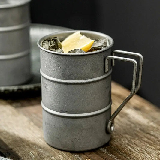 Vintage stalen industriële drinkbeker