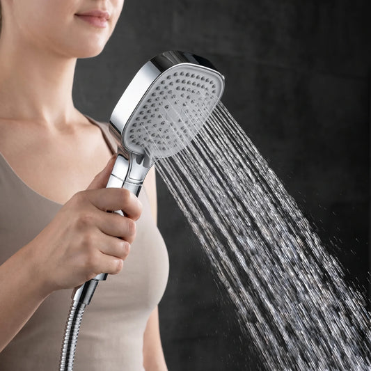 Waterbesparende handdouche met ingebouwd filter