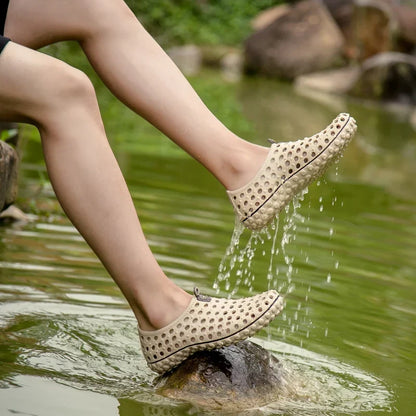Waterdoorlatende instapschoenen met noppenzool