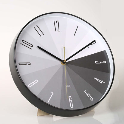 Moderne wandklok met stil kwartsuurwerk
