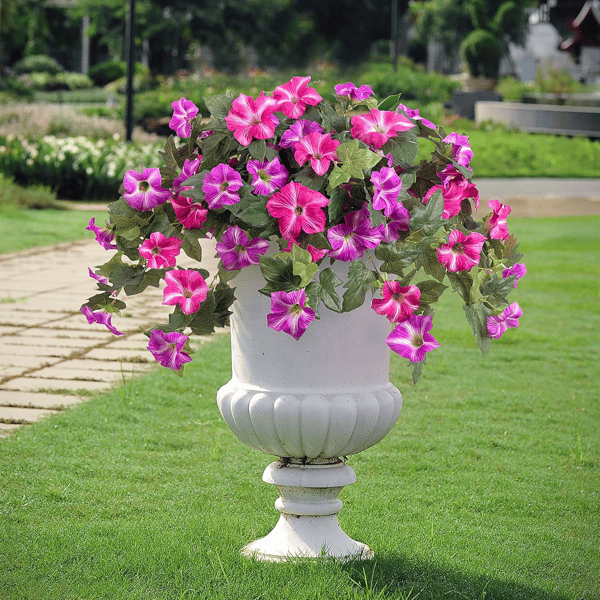 Lifelike kunstpetunia's weerbestendige bloemen