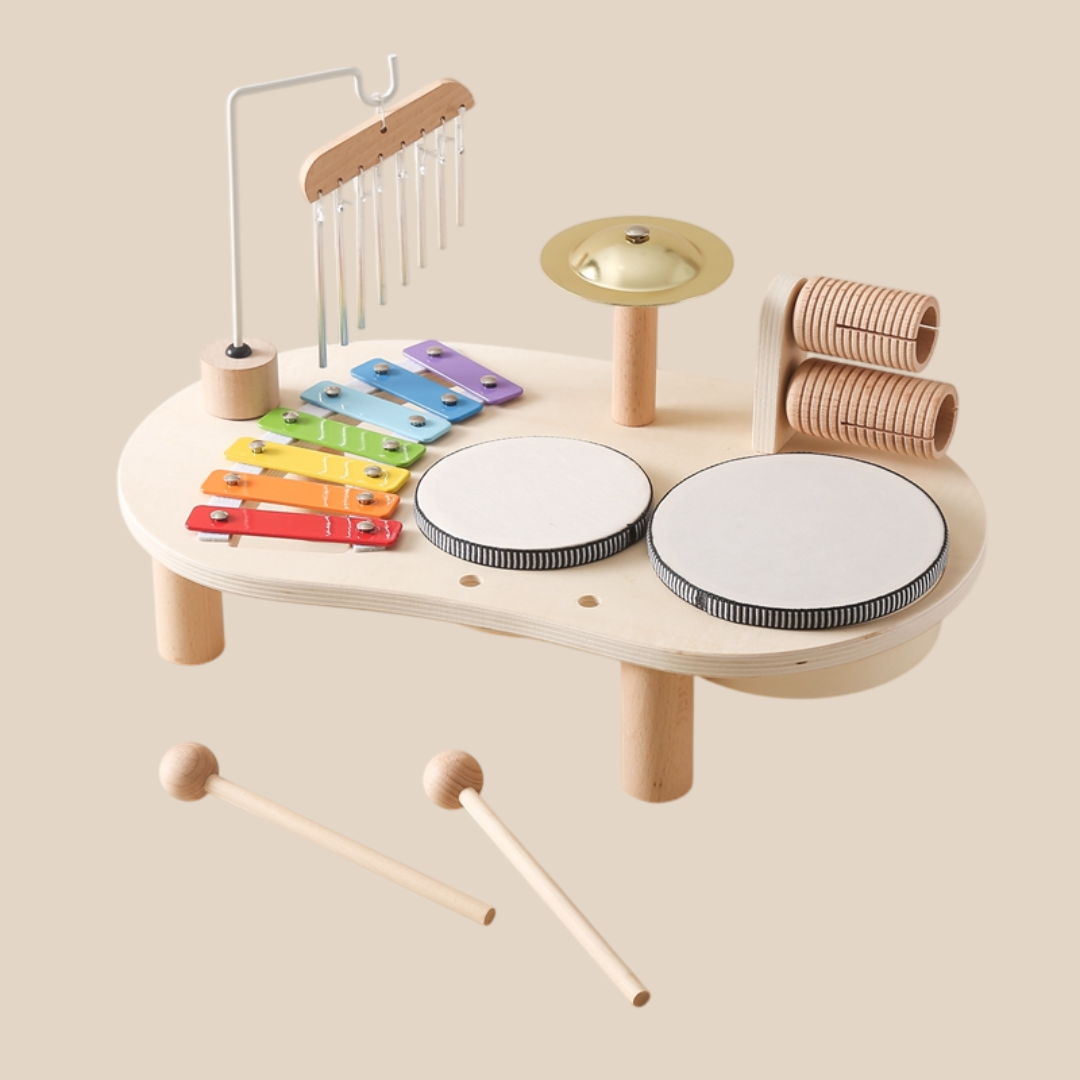 Houten muziektafel met instrumenten