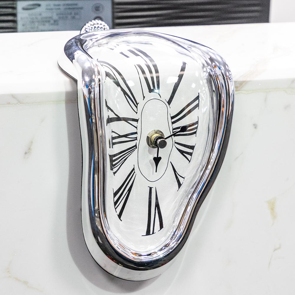 SurrealClock smeltende tafelklok