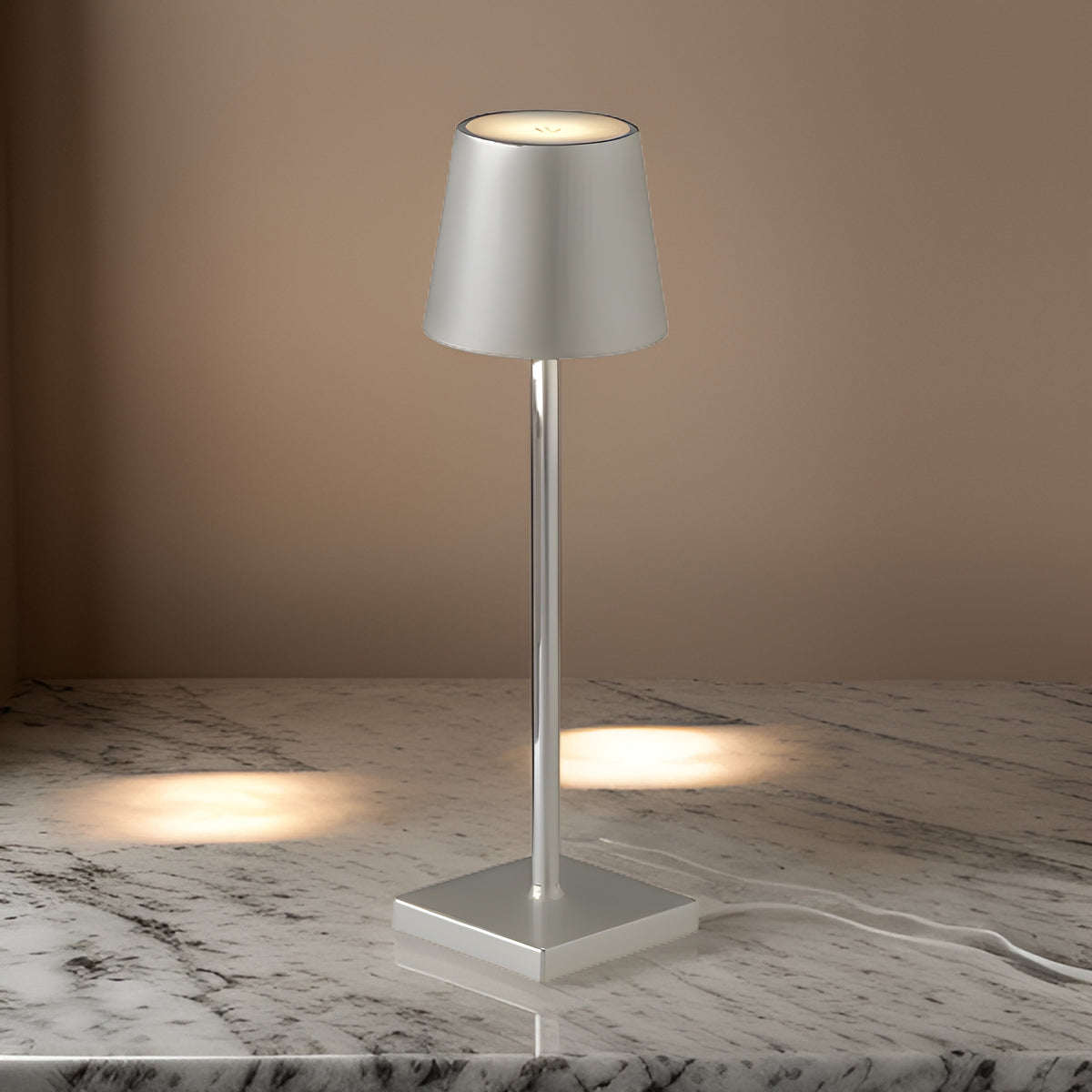 Dimbare LED tafellamp met drie lichtstanden