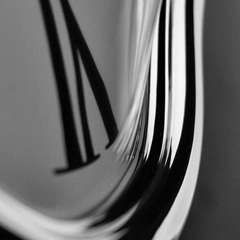 SurrealClock smeltende tafelklok